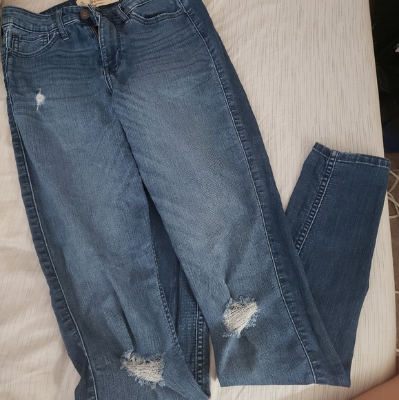 Hollister High Rise Jeans - Picture 3 of 3